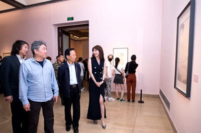 瑶台镜：刘瑶作品展亮相中国美术馆