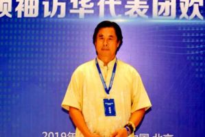 著名画家王阔海向乌克兰前总统赠送作品