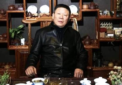 云南普桐茶业有限公司董事长、书法家何建欣简介