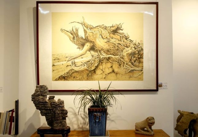 大漠魂——徐春林胡杨作品展在京展出