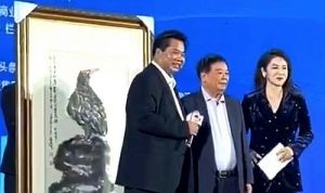 峰会现场见证，中国首善曹德旺先生收藏朱祖国作品《神鹰护主图》