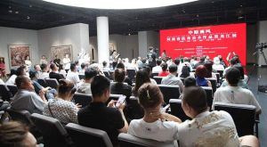 “中原画风”首次综合多个画种亮相哈尔滨 16个国家艺术家现场点赞