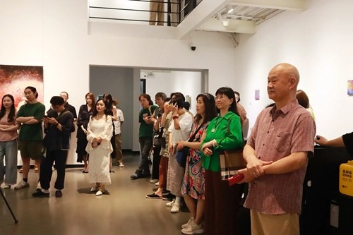 霓虹与森——吴陈婷个展在盛世龙成艺术空间（Arpply Gallery）开幕 