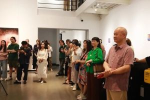 霓虹与森——吴陈婷个展在盛世龙成艺术空间（Arpply Gallery）开幕 