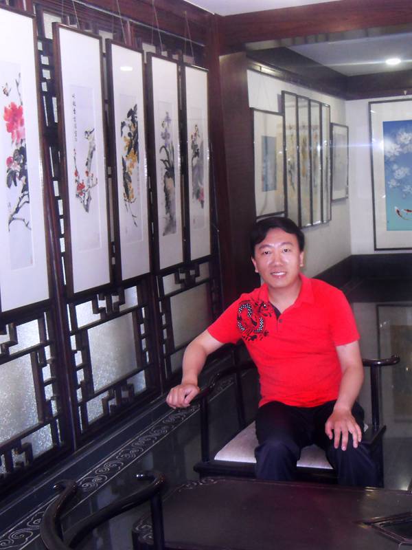 1、青年<a href=article-exp.php?word=%E7%94%BB%E5%AE%B6%E6%9D%8E%E5%88%9A target=_target><font color=black>画家李刚</font></a>