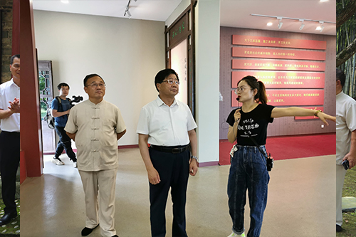 陶洪君书法石刻捐赠仪式在陶渊明纪念馆举行